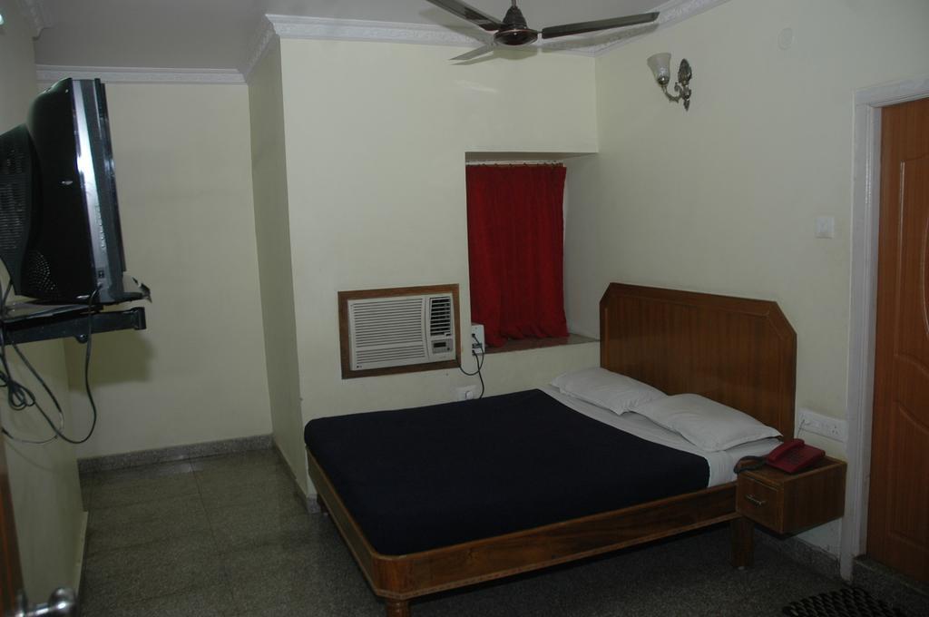 Hotel Vijayabhanu Визакхапатнам Стая снимка